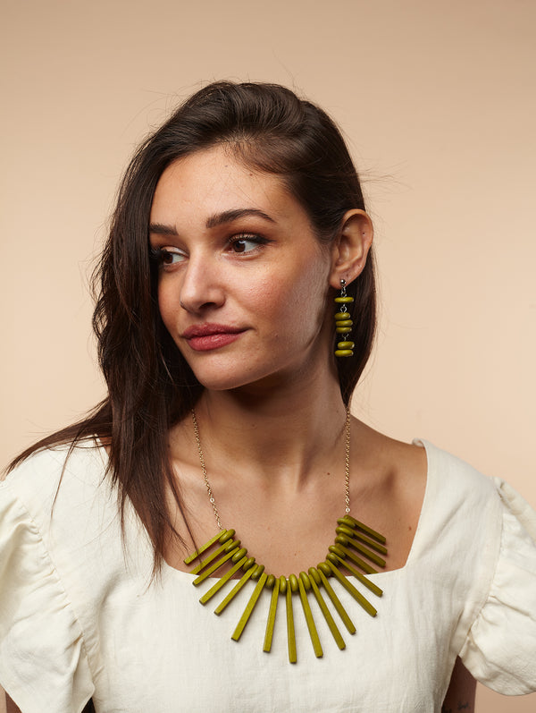 Collana statement legno, leggera, regolabile Cleo